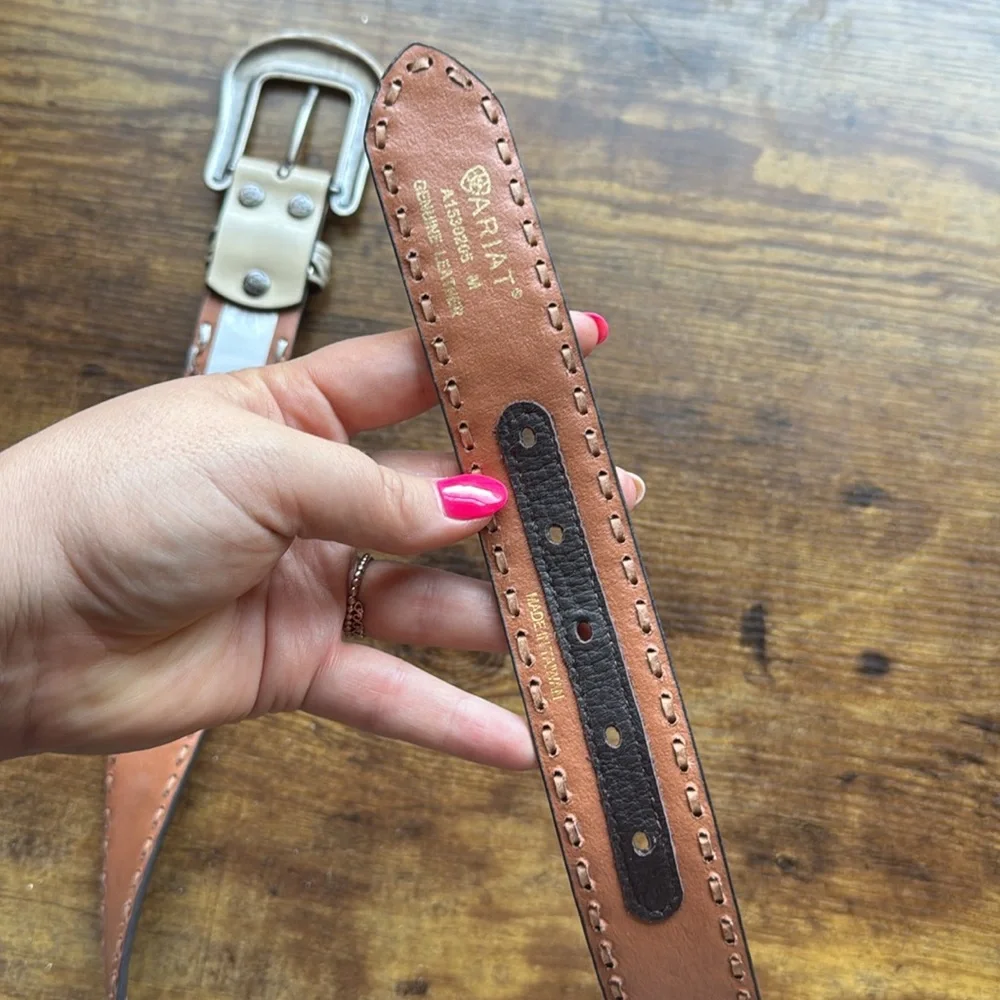Ariat Size Medium Elegant Genuine Leather Silver and Tan Women's Buckle Belt